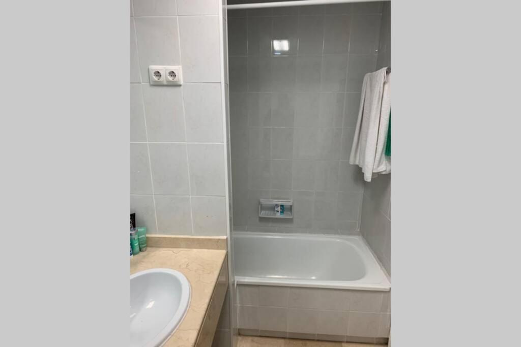 Amazing Frontline Sea Views Studio Apartment Castillo Del Vigia Торемолинос Екстериор снимка