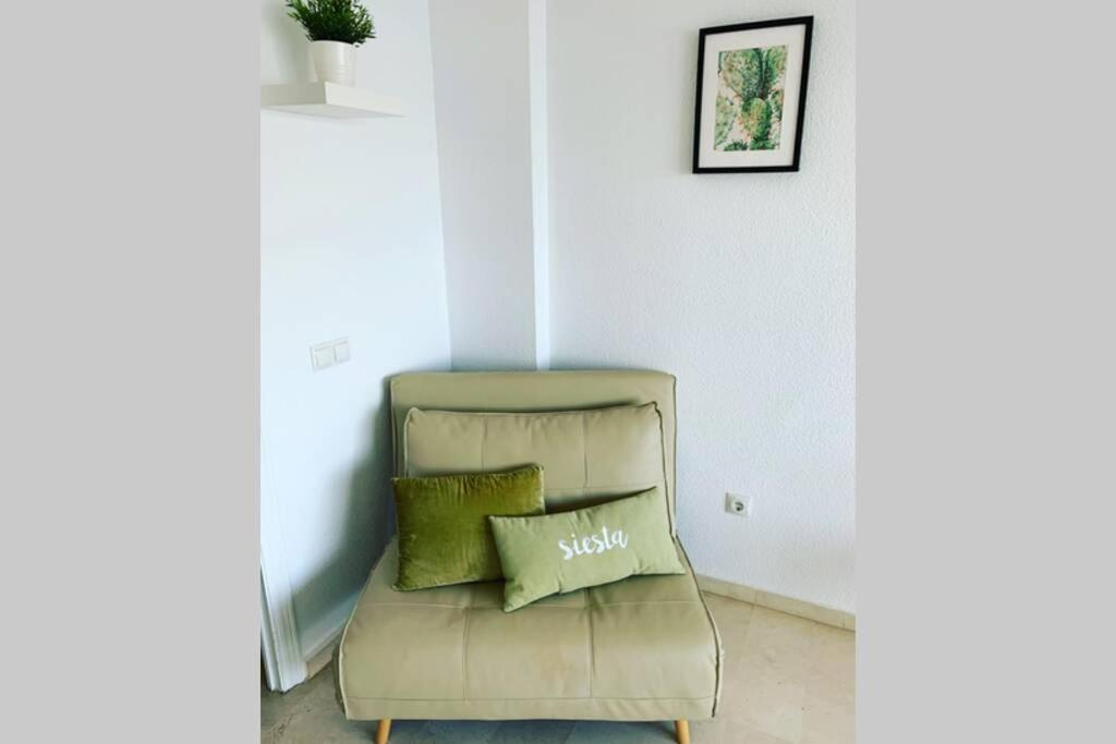 Amazing Frontline Sea Views Studio Apartment Castillo Del Vigia Торемолинос Екстериор снимка
